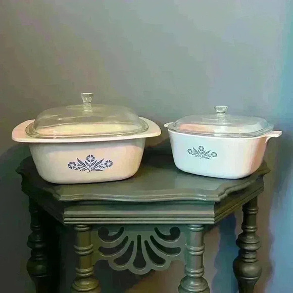 Vintage Corning Ware Blue Cornflower 4qt and 2 1/2qt Dutch ovens with lids - Picture 1 of 7